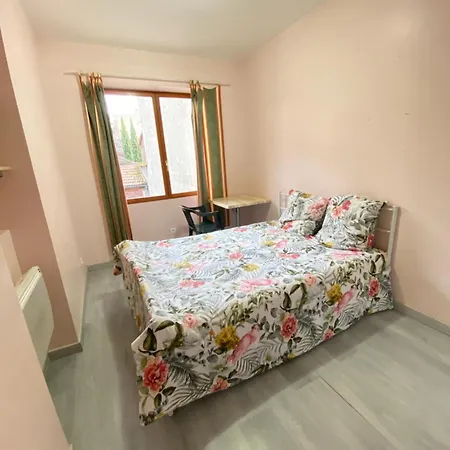 En Face De La Gare No1 * Роан