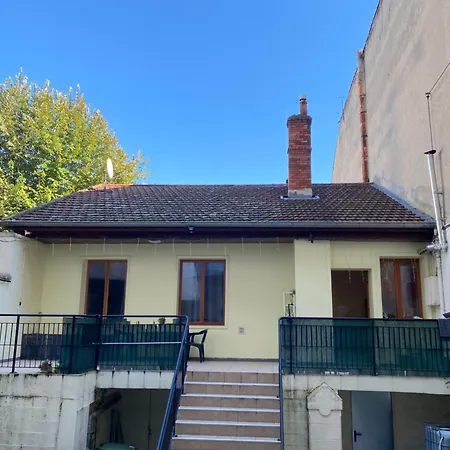 Проживание в семье En Face De La Gare No1 *