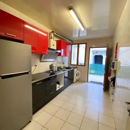 En Face De La Gare No1 Проживание в семье Роан